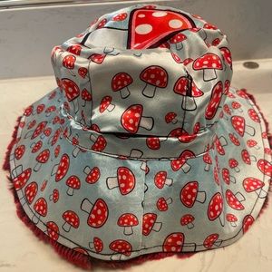 Reversible bucket hat